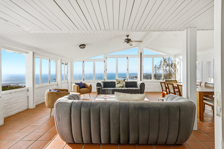 7 Bedroom Property for Sale in Mountainside Western Cape